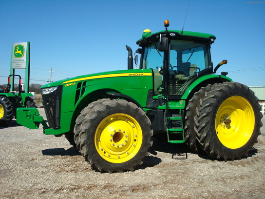 2011 John Deere 8310R