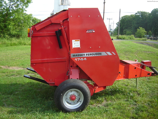 2004 Massey - Ferguson 1744