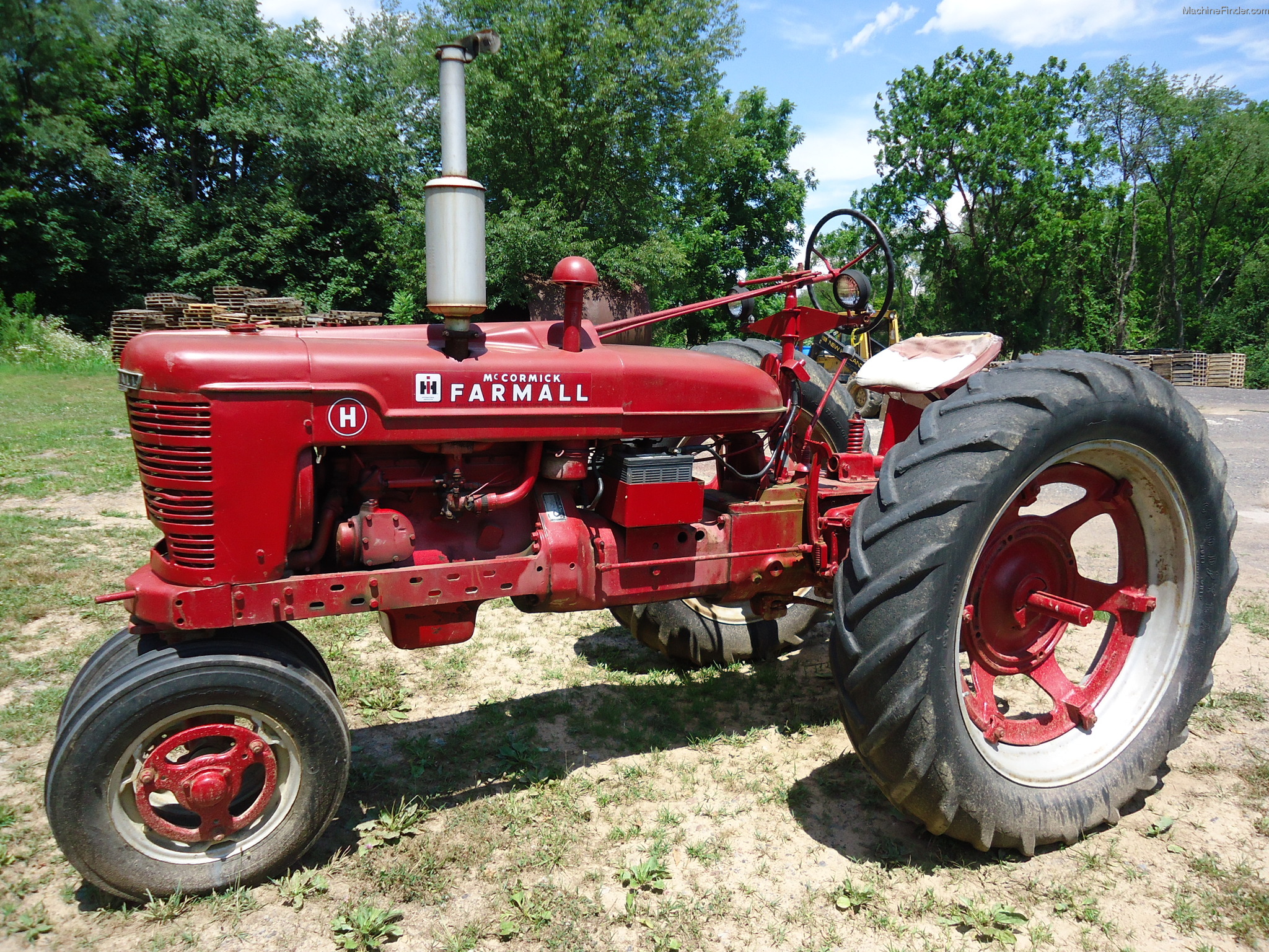 1951 International Harvester H Tractors Compact (140hp.) John