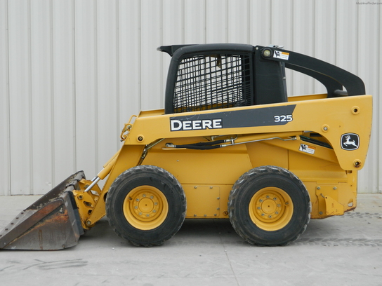 2006 John Deere 325