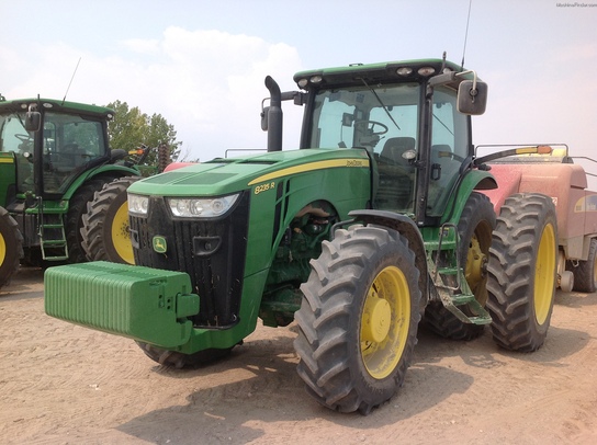 2012 John Deere 8235R