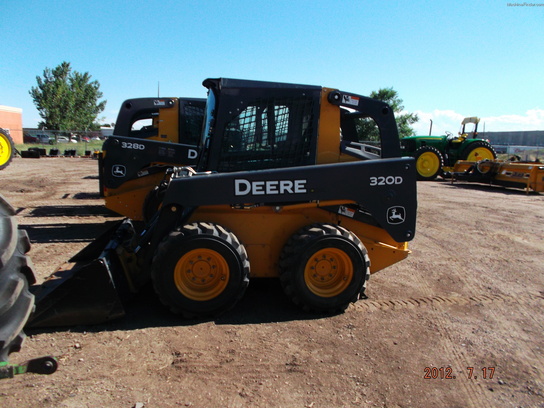 2011 John Deere 320D