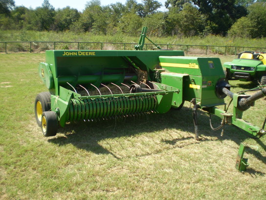 2005 John Deere 348