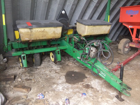  John Deere 7200