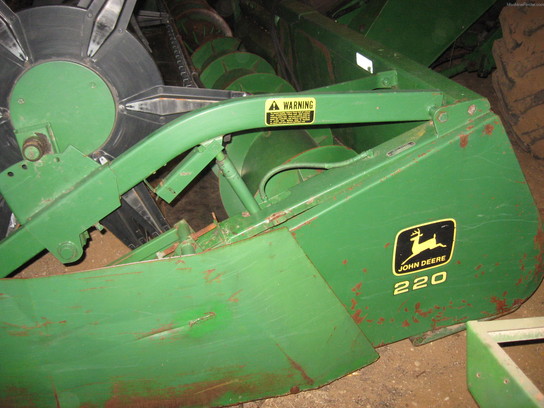 1980 John Deere 220