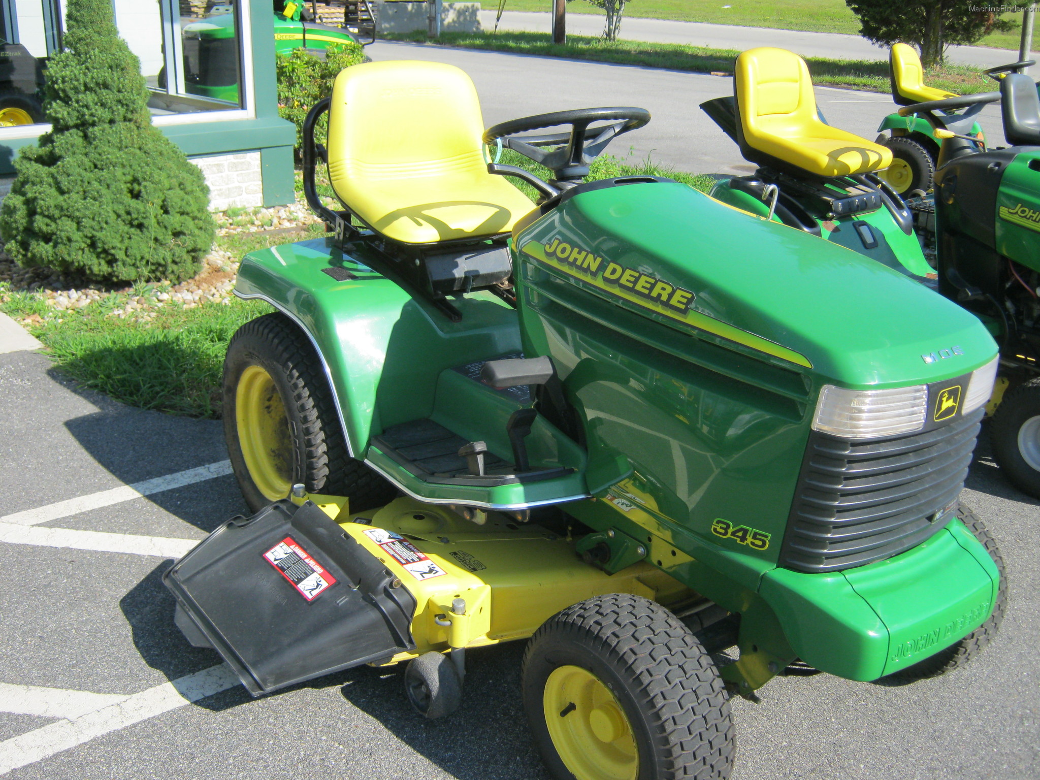1995 John Deere 345 Lawn & Garden and Commercial Mowing John Deere