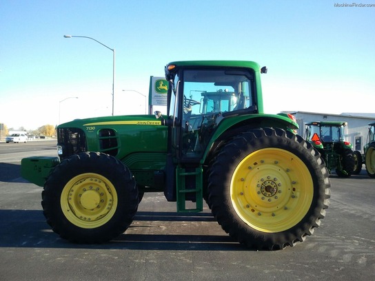 2009 John Deere 7130