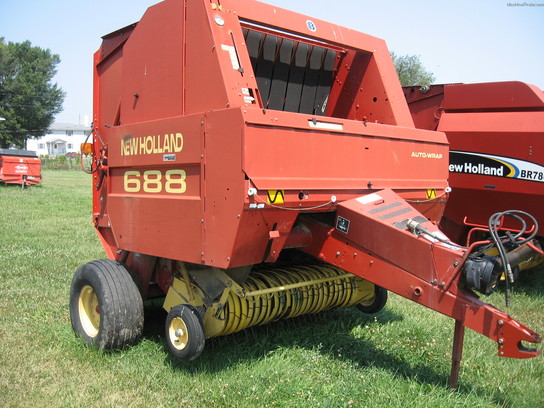 1998 New Holland 688