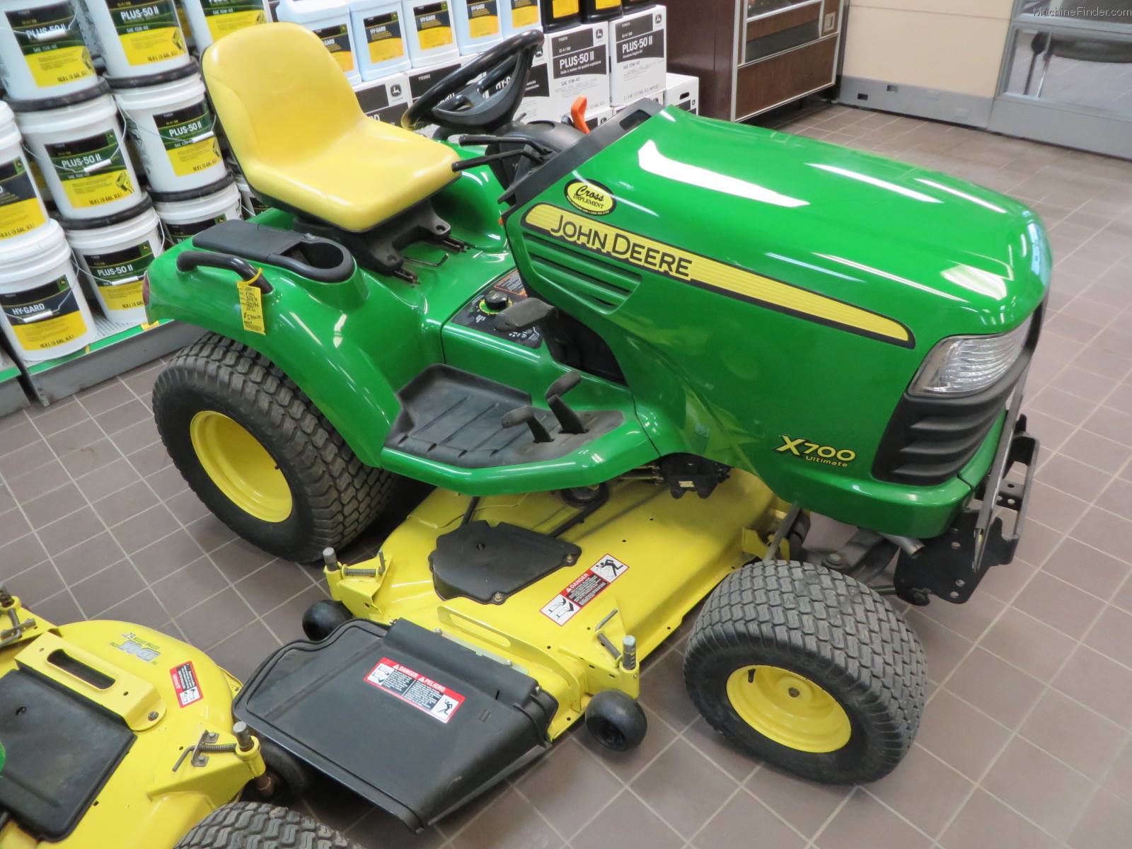 2007 John Deere X700 Lawn & Garden and Commercial Mowing John Deere