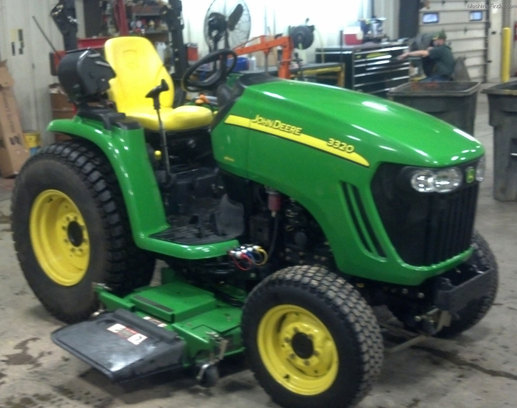 2011 John Deere 3320
