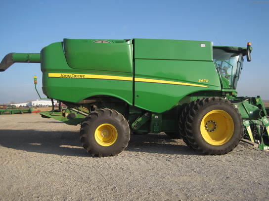 2012 John Deere S670