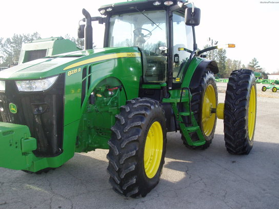 2012 John Deere 8235R