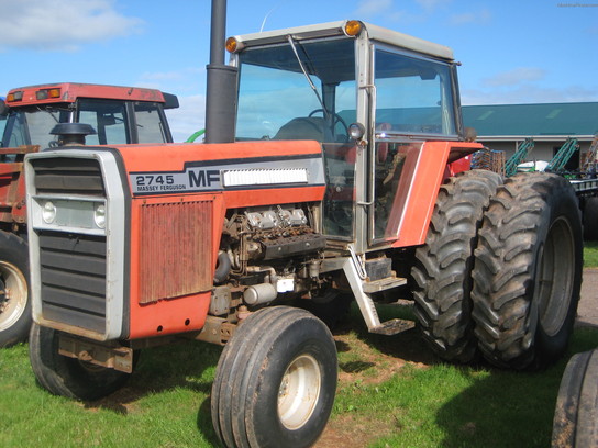 1981 Massey - Ferguson 2745