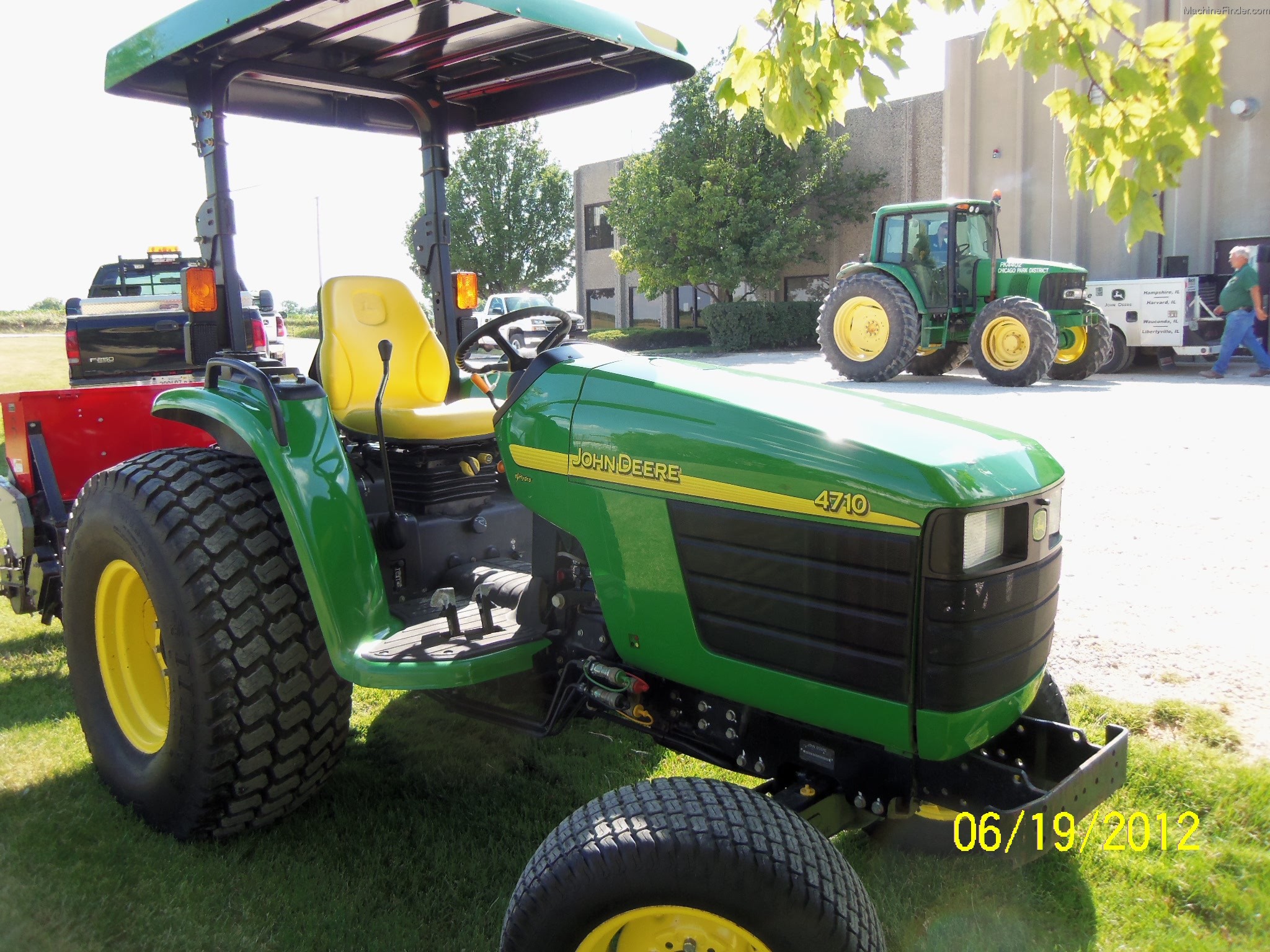 2002 John Deere 4710 Tractors Compact (140hp.) John Deere
