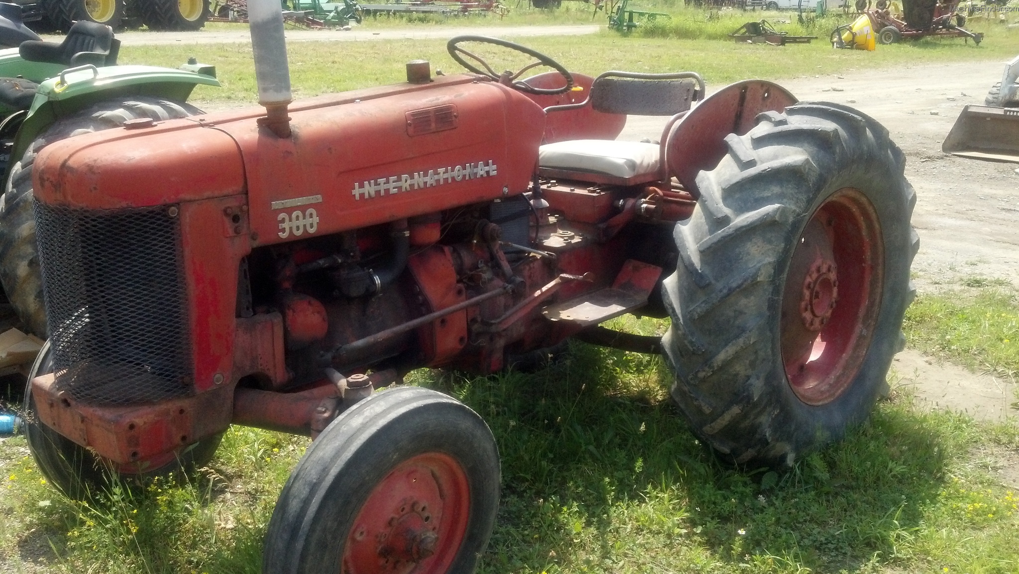1958 International Harvester 300 Tractors Utility (40100hp) John Deere MachineFinder