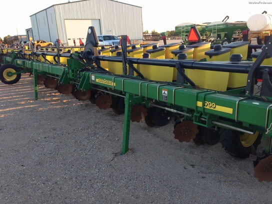 2005 John Deere 1700