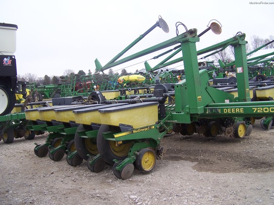 1990 John Deere 7200