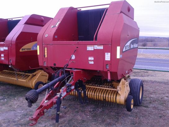 2005 New Holland BR750