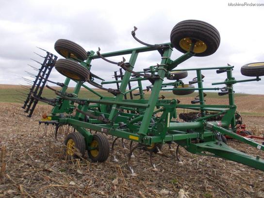 2006 John Deere 2210