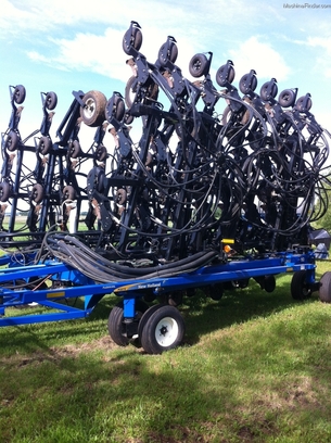 2012 New Holland P2070 WITH P1050 380 BU AIR CART
