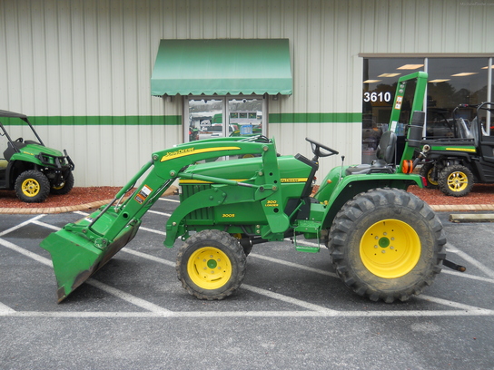  John Deere 3005