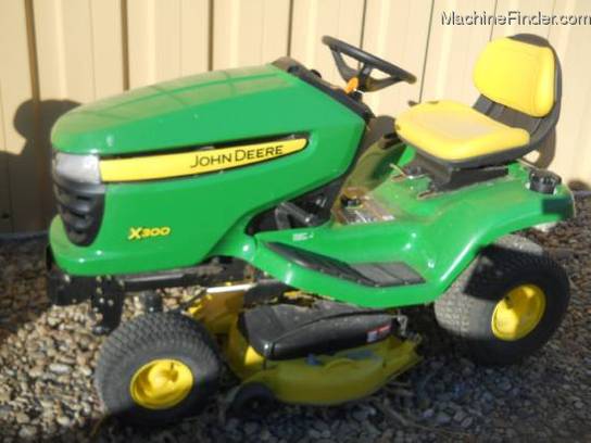 2010 John Deere X300 LAWN MOWER W/42