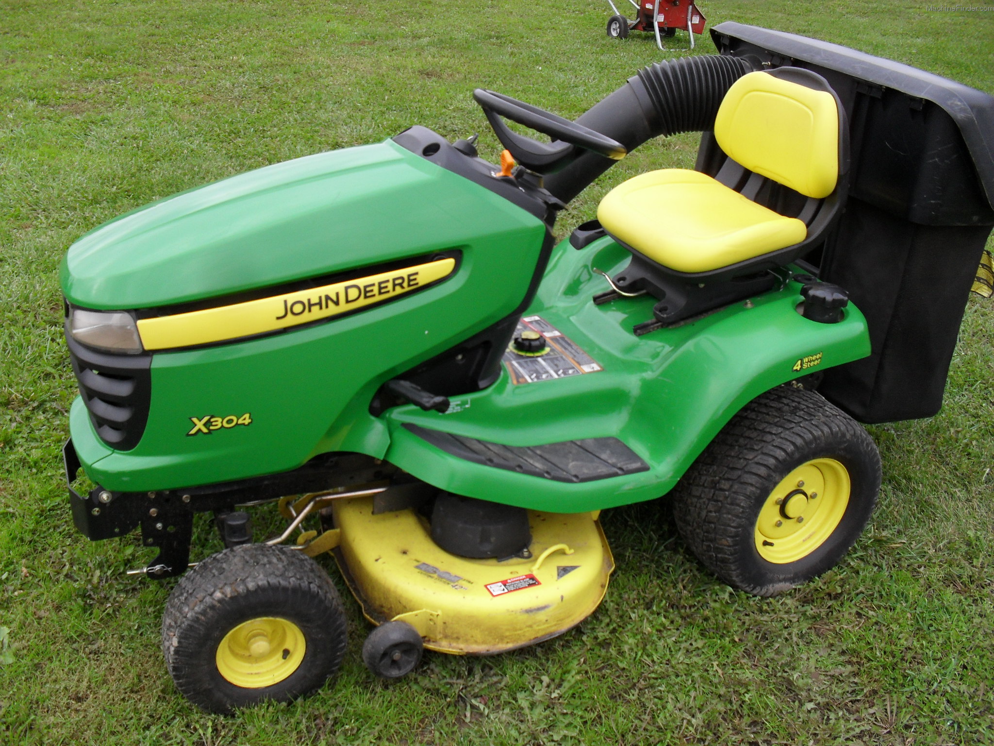 2007 John Deere X304 Lawn & Garden and Commercial Mowing John Deere MachineFinder