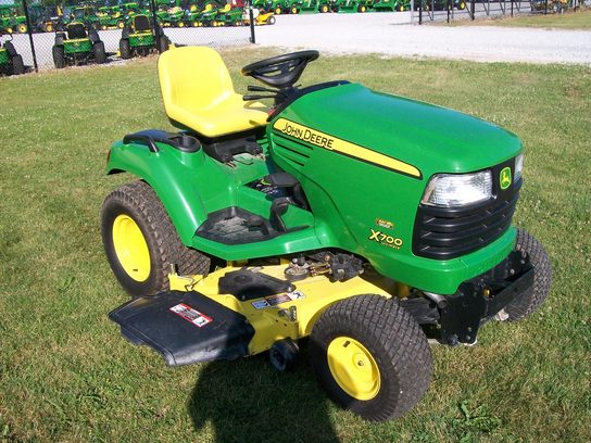 2010 John Deere X700