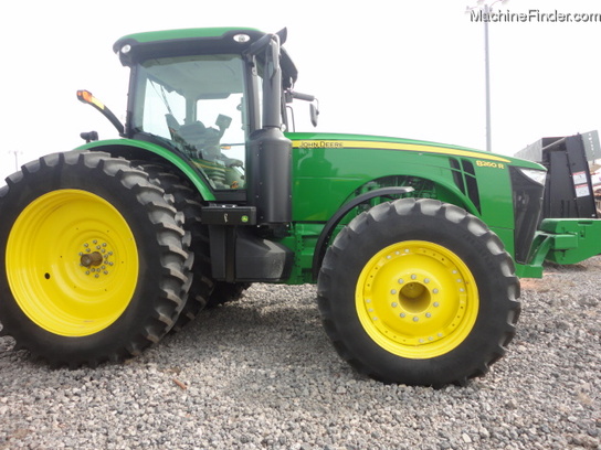2012 John Deere 8260R