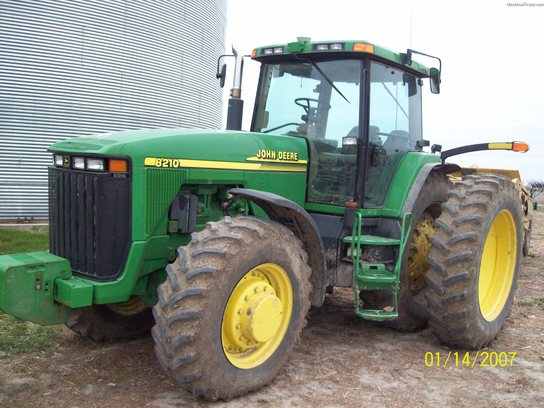 2001 John Deere 8210