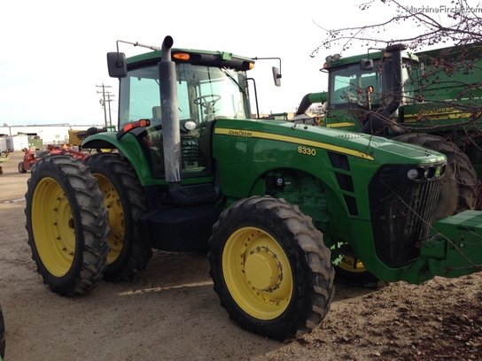  John Deere 8330