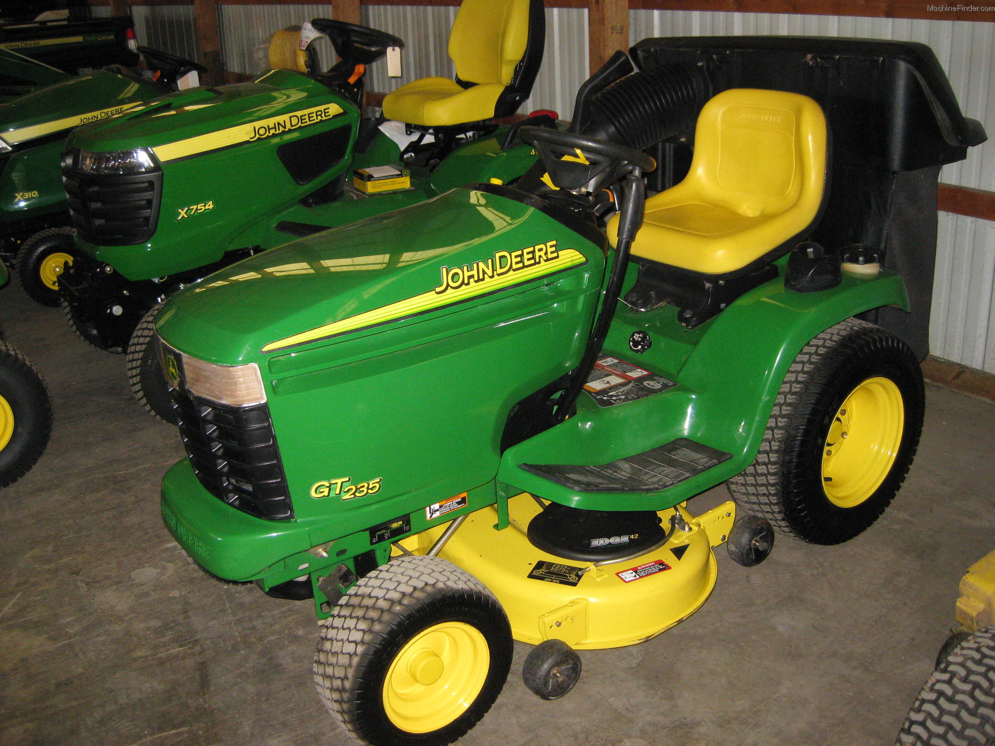 2003 John Deere GT235 Lawn & Garden and Commercial Mowing John Deere