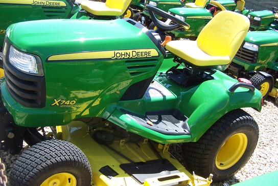 2008 John Deere X740