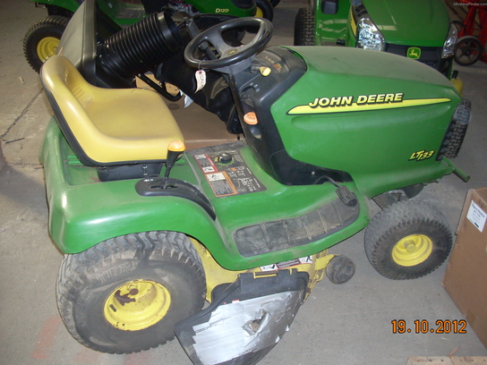  John Deere LT133