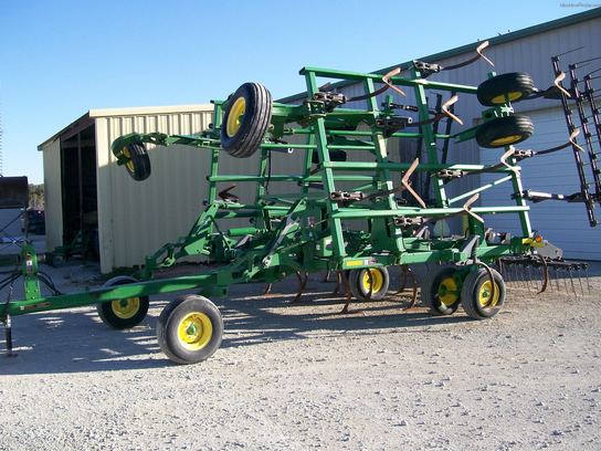 2007 John Deere 2410