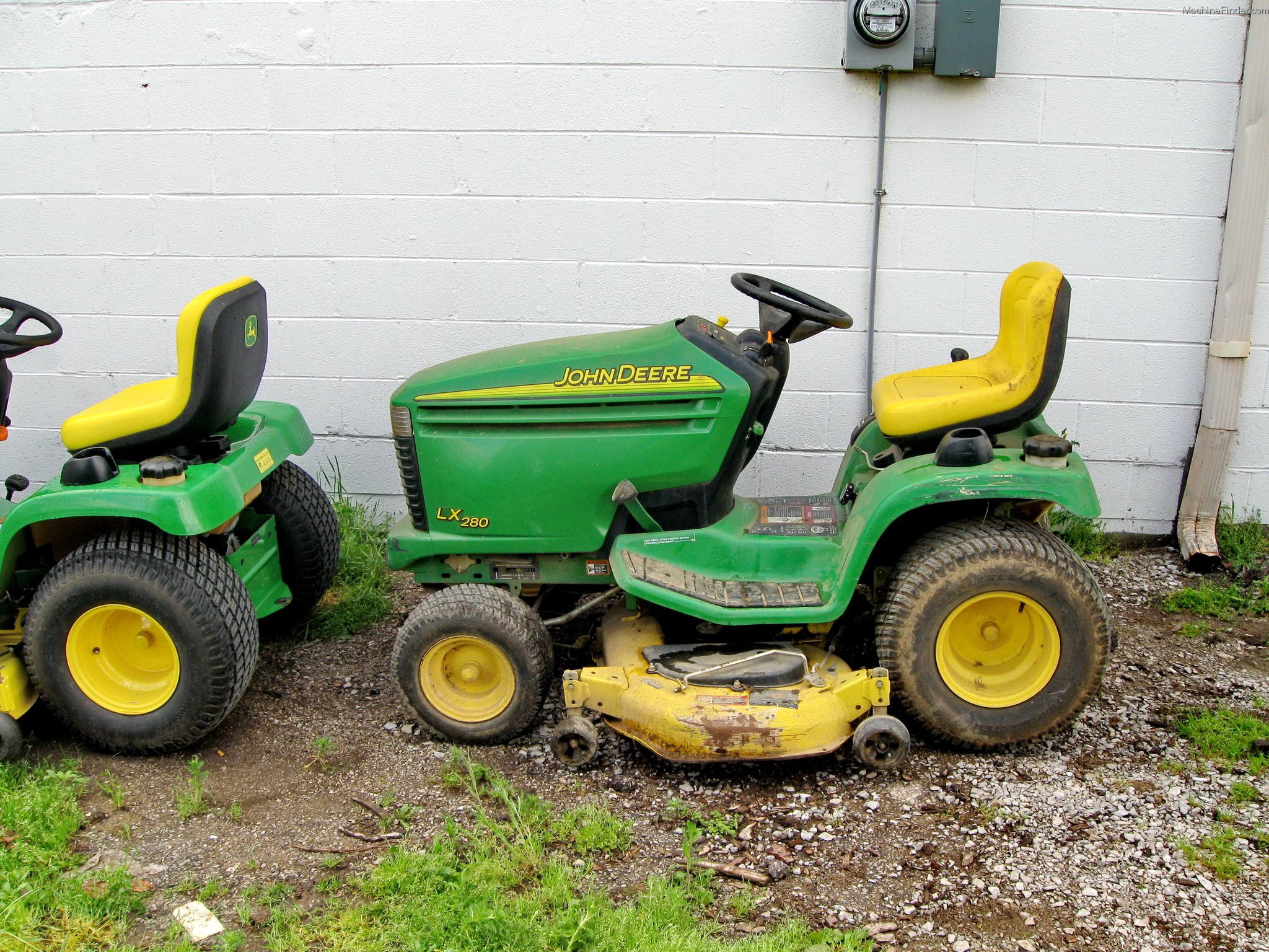 John Deere LX280 Lawn & Garden and Commercial Mowing John Deere