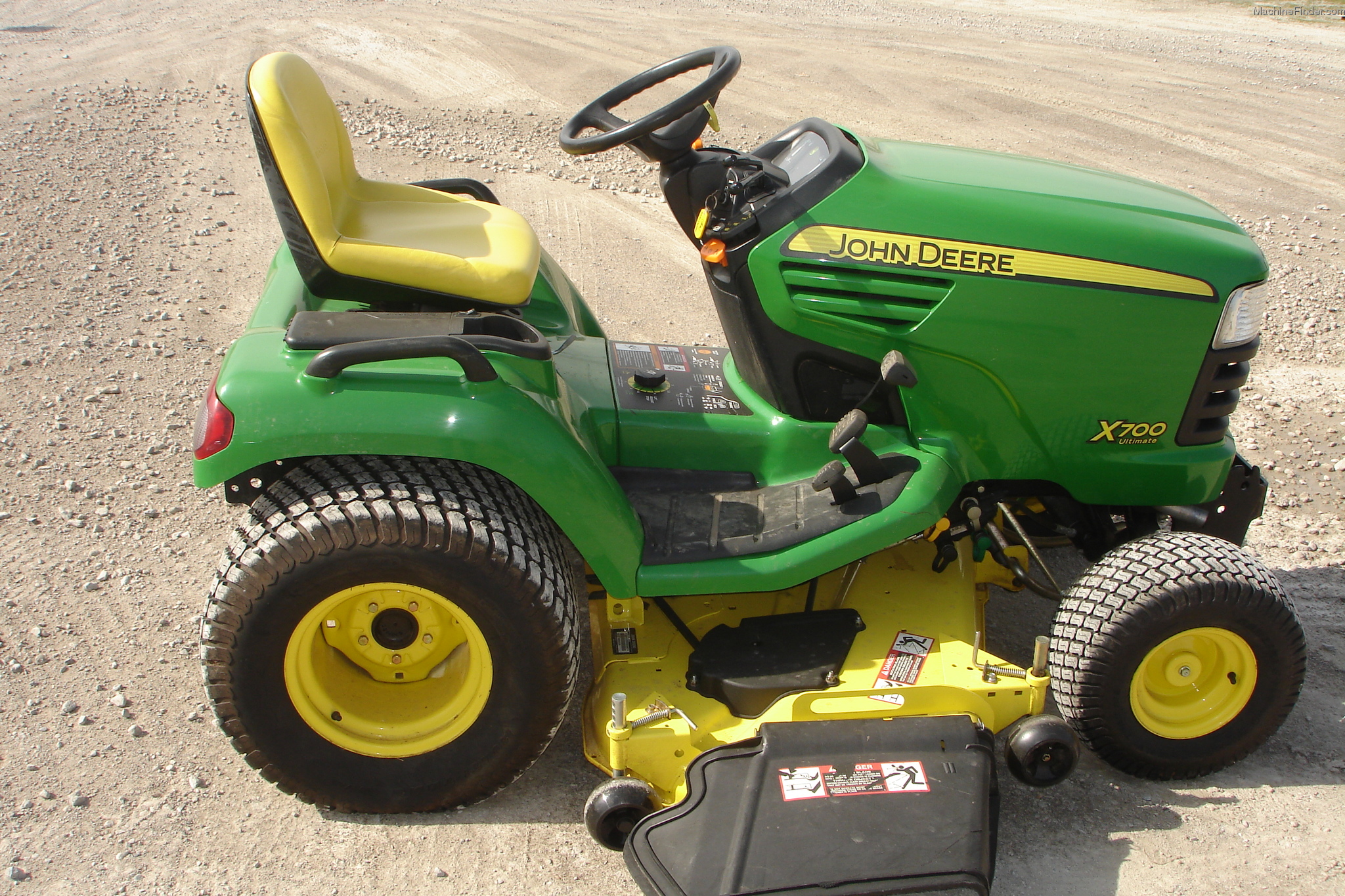 2008 John Deere X700 Lawn & Garden and Commercial Mowing John Deere