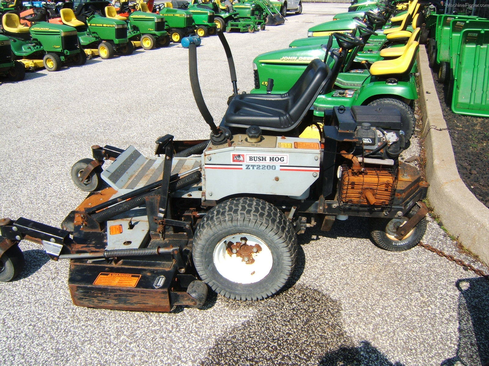 Bush Hog ZT2200 Lawn & Garden and Commercial Mowing John Deere