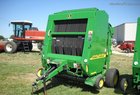 2001 John Deere 567