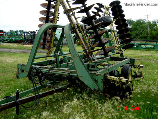  John Deere 230