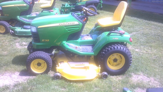 2010 John Deere X749