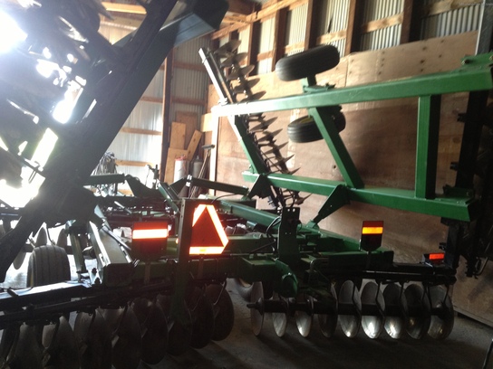 2000 John Deere 637