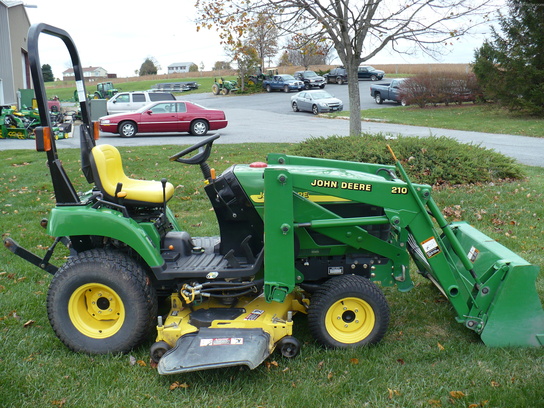2004 John Deere 2210