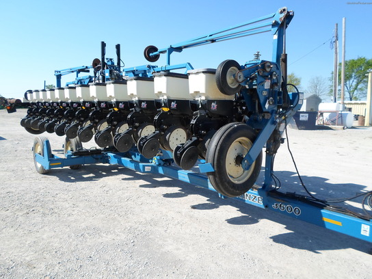 2007 Kinze 3600