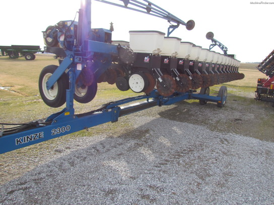 1990 Kinze 2300