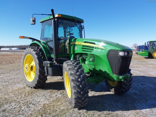 2005 John Deere 7920