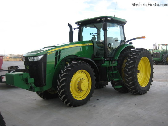 2012 John Deere 8260R