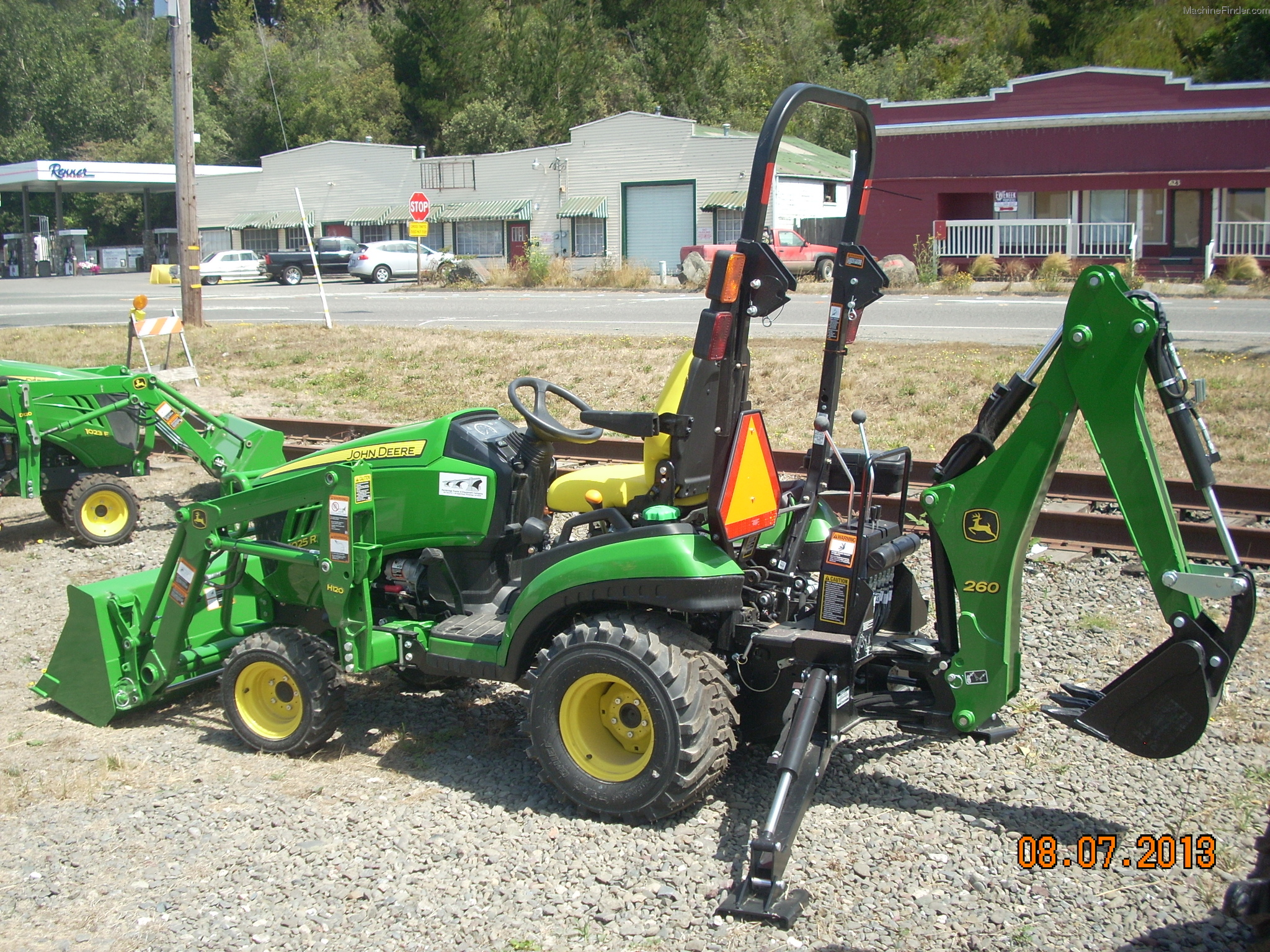 2013 John Deere 1025R Tractors Compact (140hp.) John Deere