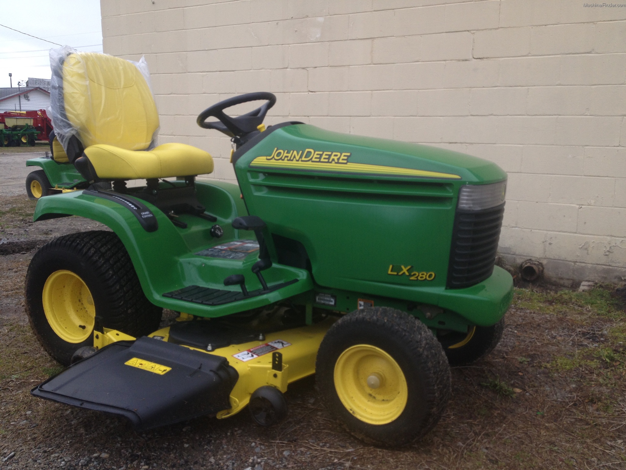 2006 John Deere LX280 Lawn & Garden and Commercial Mowing John Deere