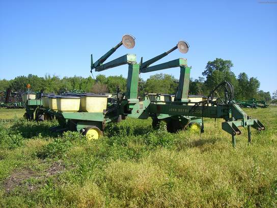 1980 John Deere 7000